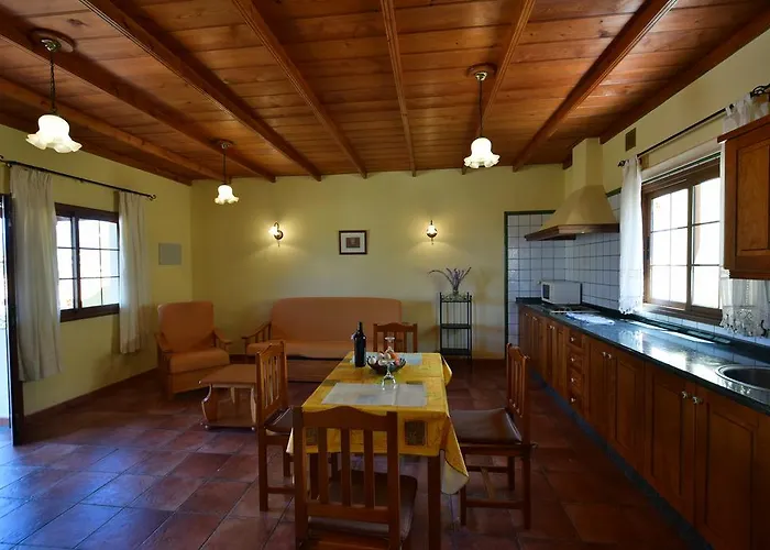 Casas Rurales Tola