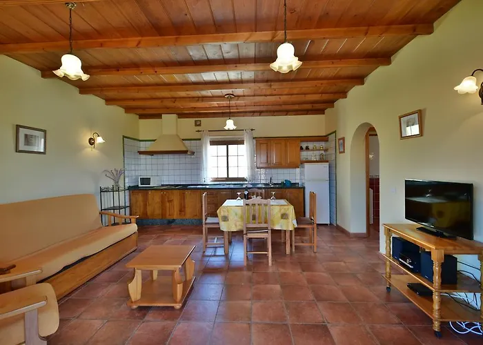 Casas Rurales Tola