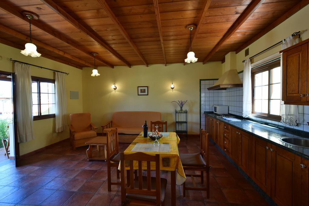 Tola Country house *